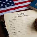 Un juez da marcha atrás al cobro de US$100.000 para la visa H-1B