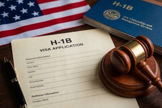 Un juez da marcha atrás al cobro de US$100.000 para la visa H-1B