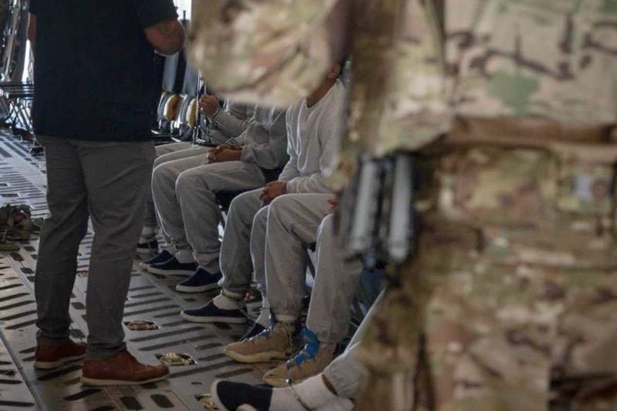 Un tribunal federal impidió que el gobierno de Trump enviara a tres inmigrantes venezolanos detenidos en Nuevo México a la Base Naval de la Bahía de Guantánamo