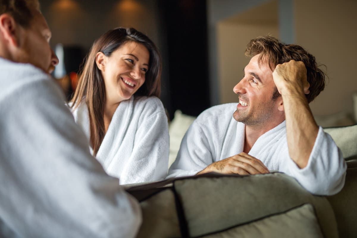 Un trío inseparable: cuando la amistad, los negocios y el amor confunden los límites las relaciones se complican