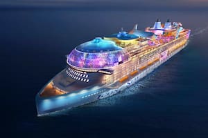 Un tripulante del crucero Icon of the Seas apuñaló a una compañera, que era su pareja, se tiró por la borda y murió