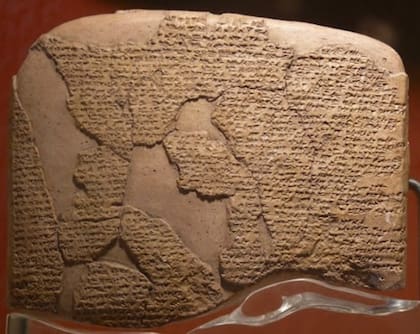Un trozo del "Acuerdo de Kadesh", que en el siglo XIII a.C. firmaron el faraón egipcio Ramsés II y el rey hitita Hatusili III