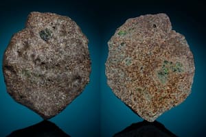 Un trozo del meteorito EC 002. La masa principal del meteorito reside en el Museo de Gemas y Minerales de Maine