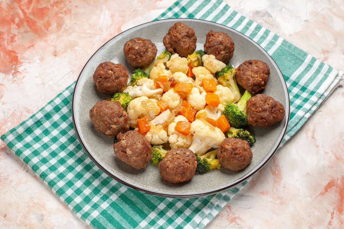 Un truco viral en internet ayuda a cientos de personas a preparar la cantidad justa de albóndigas para cada plato (imagen ilustrativa)