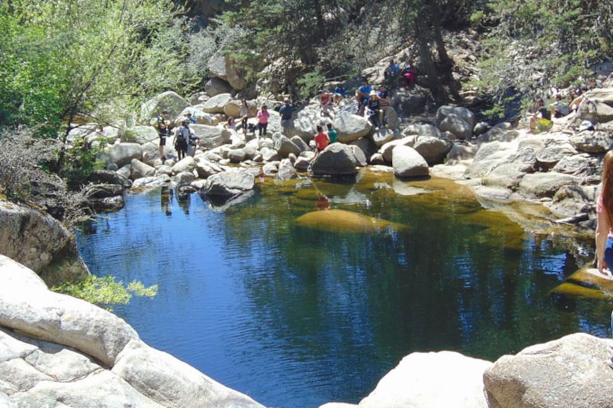 Un turista bonaerense murió en La Cumbrecita luego de golpear su cabeza con una piedra y ahogarse en el arroyo.
