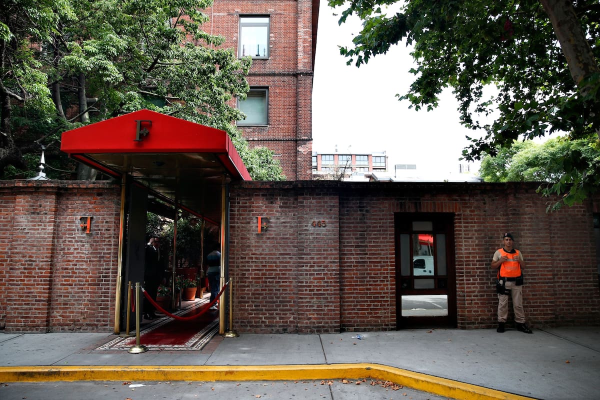 Un turista británico murió y otro quedó herido en un taque de motochorros frente al hotel Faena, en Puerto Madero