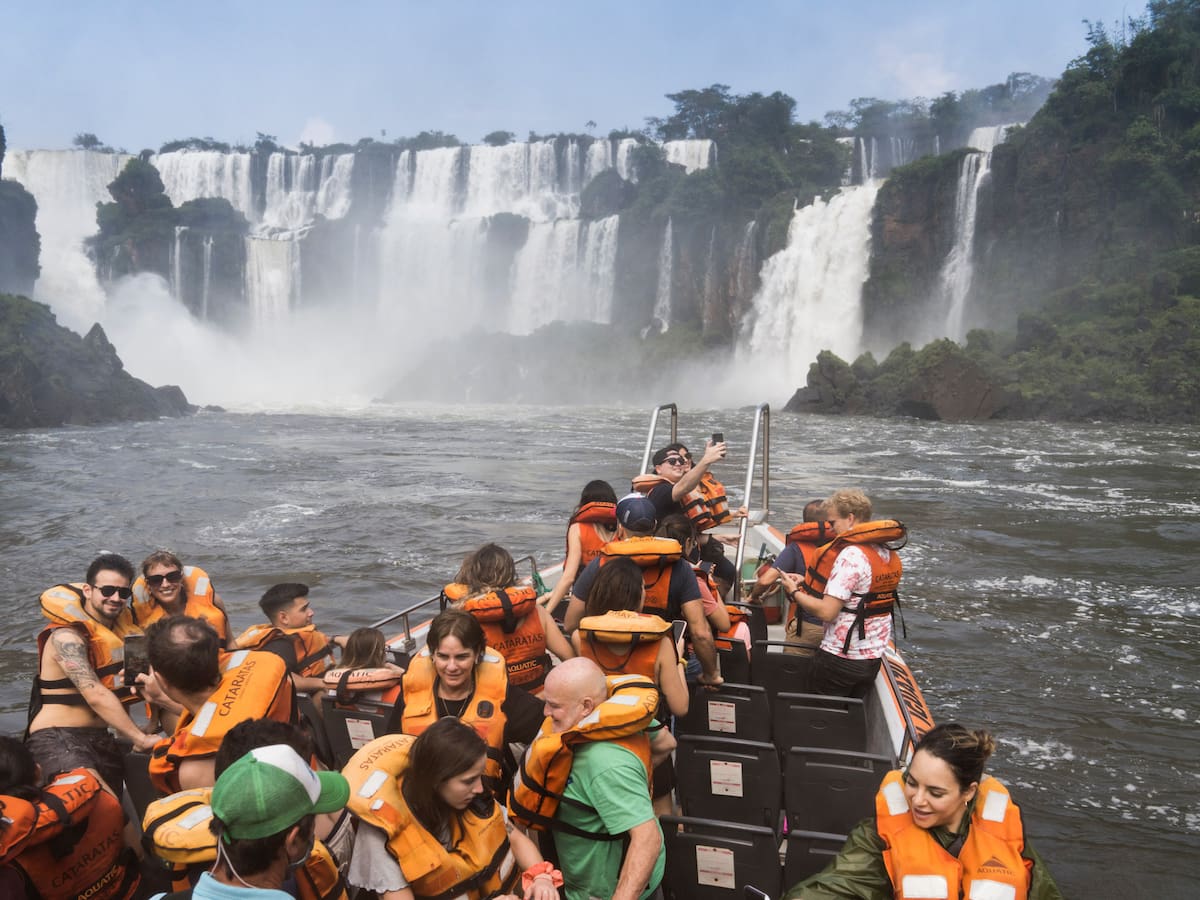 Un turista neerlandés murió tras el vuelco de una lancha en el lado brasileño de las Cataratas del Iguazú - LA NACION