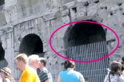 Un turistas estadounidense de 47 años quedó empalado en una reja del Coliseo Romano tras treparla para obtener una "mejor vista"