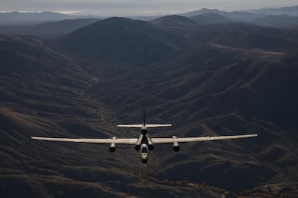Un U-2 puede mantenerse en el aire por 12 horas seguidas sin requerir combustible; una misión habitual es de 9 horas, según la compañía