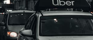 Uber despidió al 10% de sus empleados en el mundo y prepara una inversión multimillonaria en robotaxis