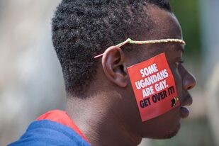 Un ugandés durante una protesta en favor de los derechos de los homosexuales