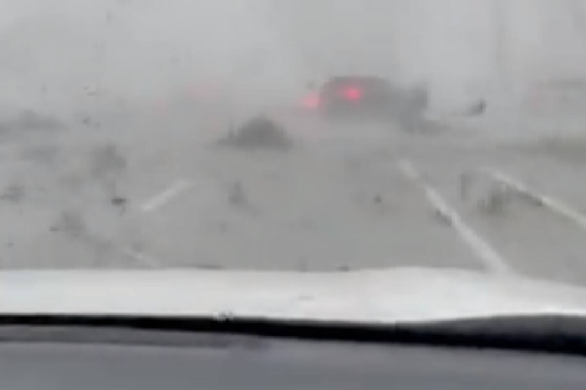 Un usuario captó el momento en el que un tornado revolcó un auto en Florida