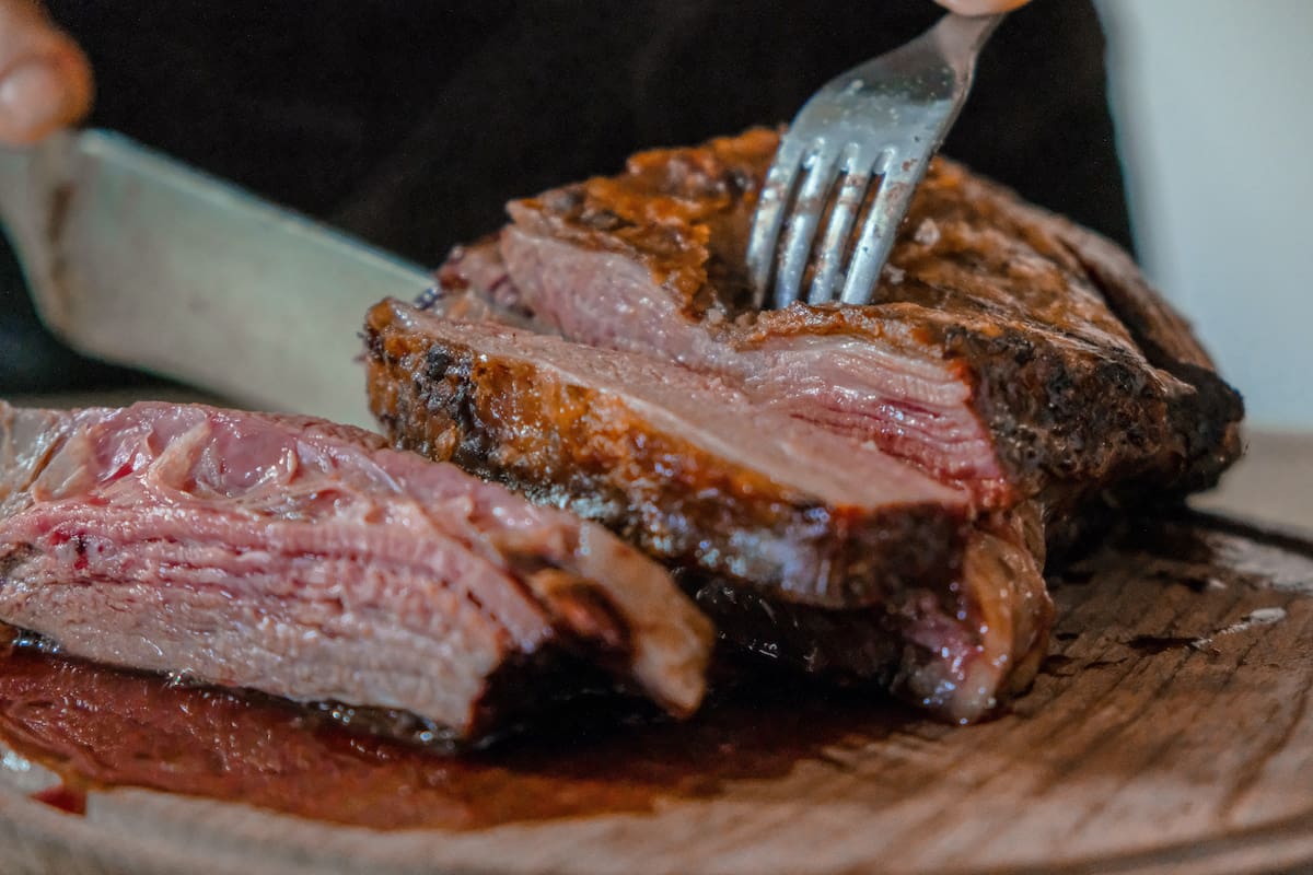 Un usuario de Twitter compartió el punto ideal par el asado y le llovieron las críticas