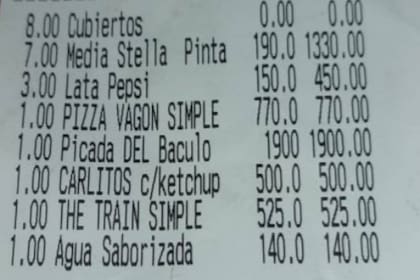 Un usuario de Twitter publicó el ticket de lo que consumió en un restaurante y debatió con sus seguidores por el precio.