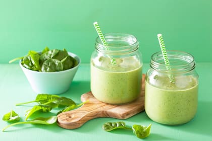 Un vaso de batido de espinaca y semillas de chía tiene alrededor de 77 calorías