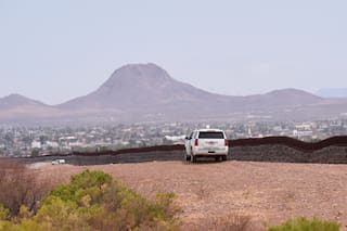 Gobierno de Trump inicia obra de muro fronterizo en Arizona pese a objeciones de pueblos indígenas