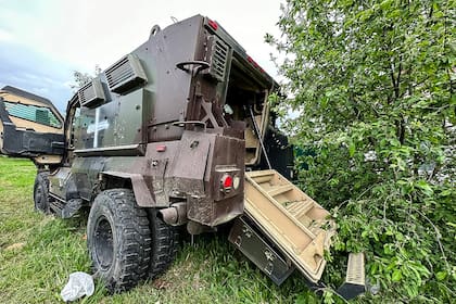 Un vehículo militar ruso dañado en la región de Belgorod, tras la incursión de las fuerzas paramilitares rebeldes