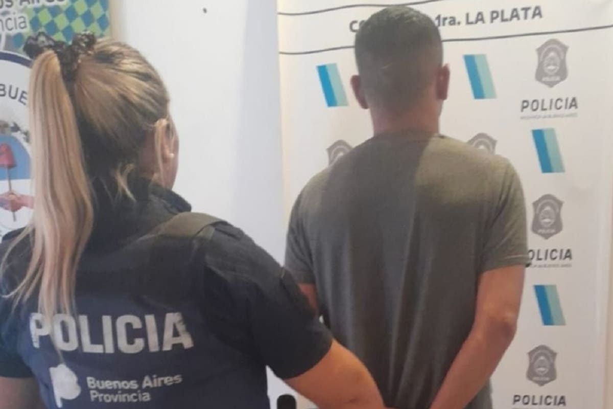 Un vendedor ambulante golpeó a un joven que se negó a comprarle en el centro de La Plata