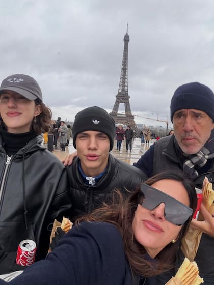 Un viaje en familia junto a su marido y sus hijos, Cala y Félix