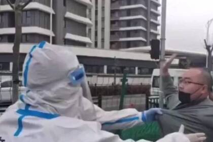 Un video analizado por la BBC muestra los enfrentamientos entre la policía y residentes