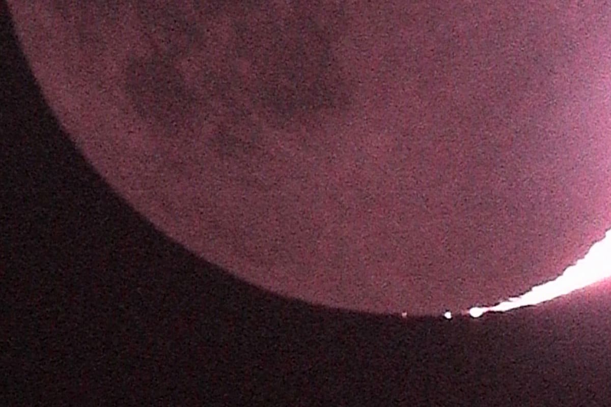 Un video exhibe cómo un meteorito impacta en la Luna y deja un cráter como marca