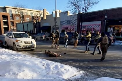 Un video muestra a Alex Pretti ya sin vida en Mineápolis, Minnesota, tras ser abatido por el ICE