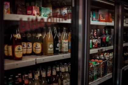 Un video sobre los alimentos o bebidas que se deben elegir en un aeropuerto causó debate