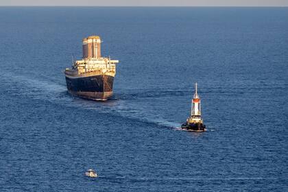 Un viejo barco se convertirá en el arrecife artificial más grande del mundo