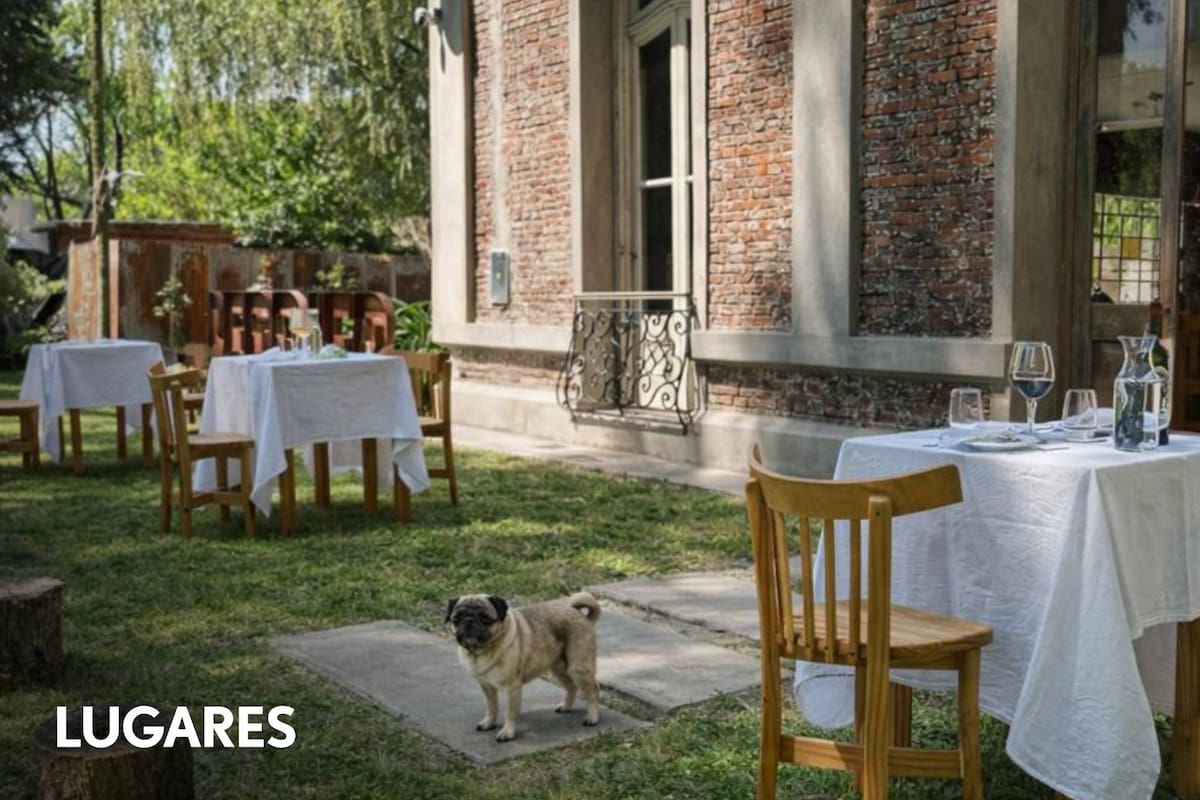 Un viejo galpón reconvertido en restaurante es una de las propuestas del pueblo