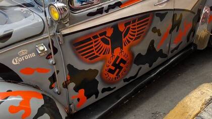 Un vocho nazi en la CDMX (Twitter @TodoenXochi)
