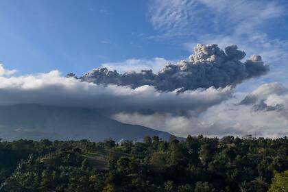 El monte Sinabung tiene 2.475 metros de altura