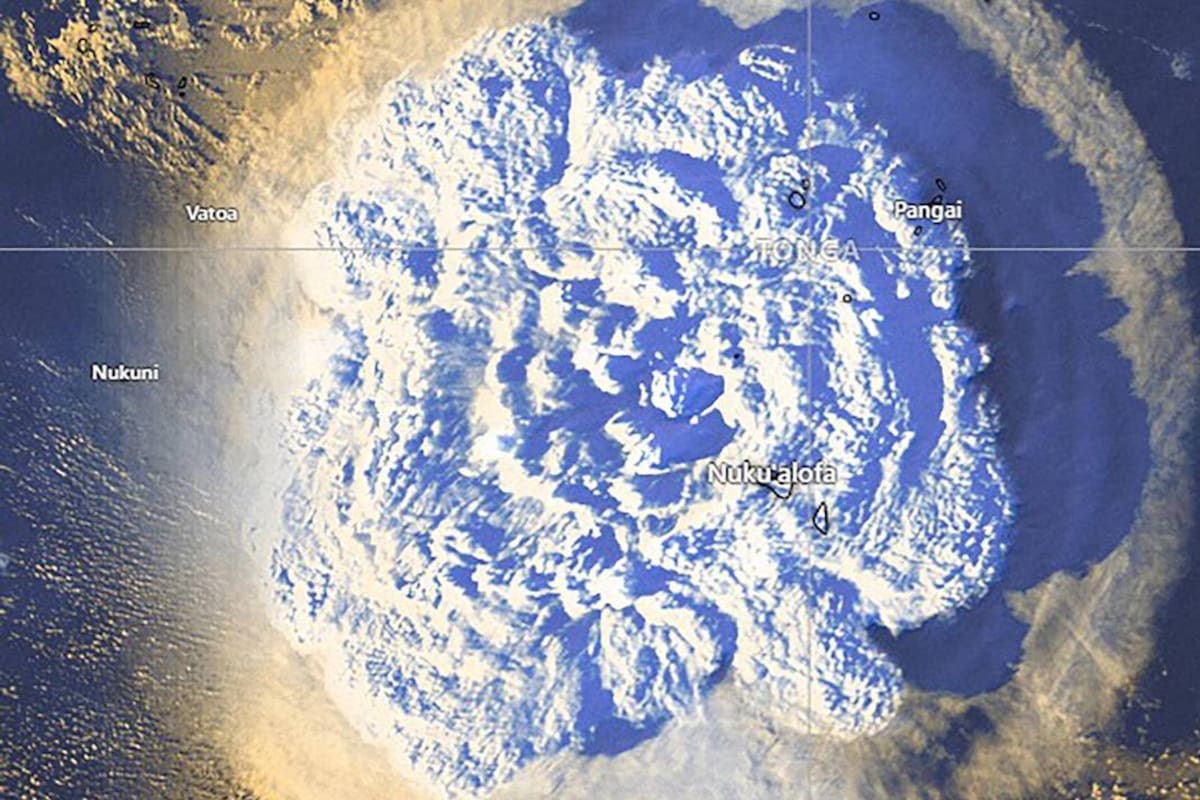 Un volcán submarino frente a Tonga entró en erupción el sábado, lo que provocó una advertencia de tsunami para varios países insulares del Pacífico Sur