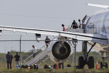 Un vuelo que traslada deportados en Harlingen, Texas.