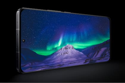 Un Xiaomi 13 Pro; la pantalla de 6,7" tiene una tasa de actualización dinámica, que va de 1 a 120 Hz; en su interior lleva un procesador Qualcomm Snapdragon 8 Gen 2