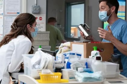 Un youtuber colombiano que estudia medicina puso bajo la lupa los detalles médicos de la serie New Ámsterdam