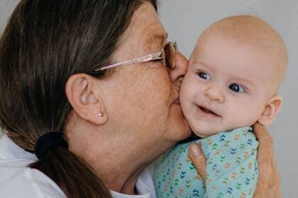 Una abuela se volvió viral por querer cobrar para cuidar a su nieto (Foto ilustrativa Pexels)