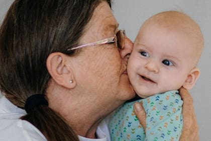 Una abuela se volvió viral por querer cobrar para cuidar a su nieto (Foto ilustrativa Pexels)