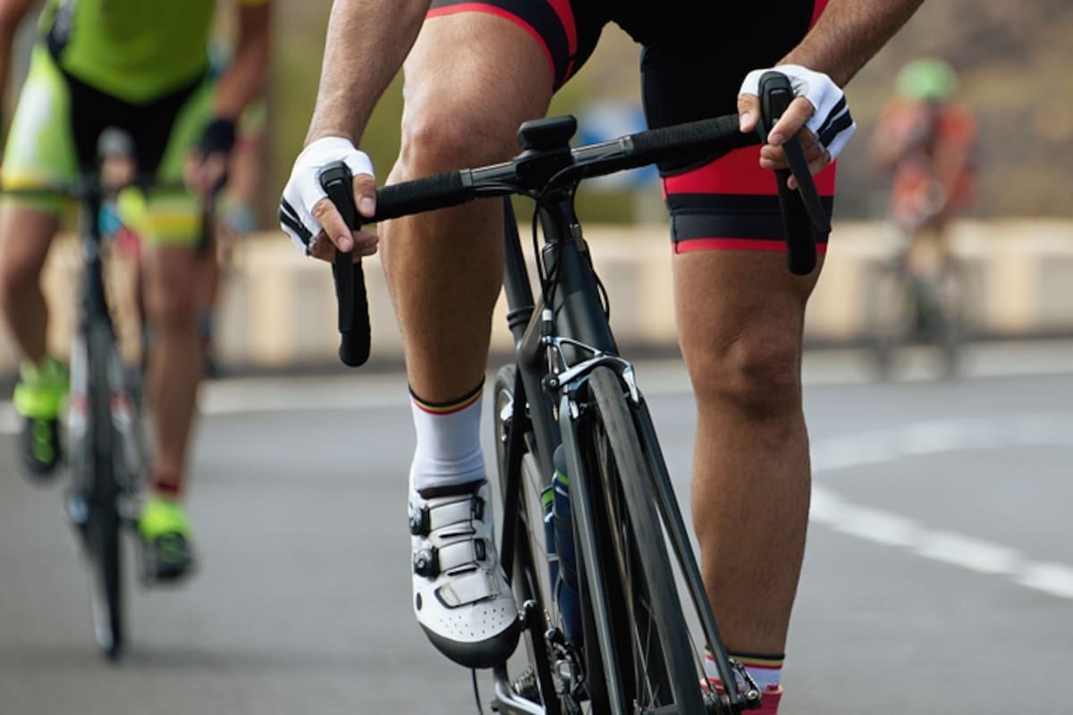 Una actividad aeróbica para practicar en ambientes cerrados y climatizados o cuando el clima permite pedalear en el exterior