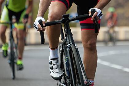 Una actividad aeróbica para practicar en ambientes cerrados y climatizados o cuando el clima permite pedalear en el exterior