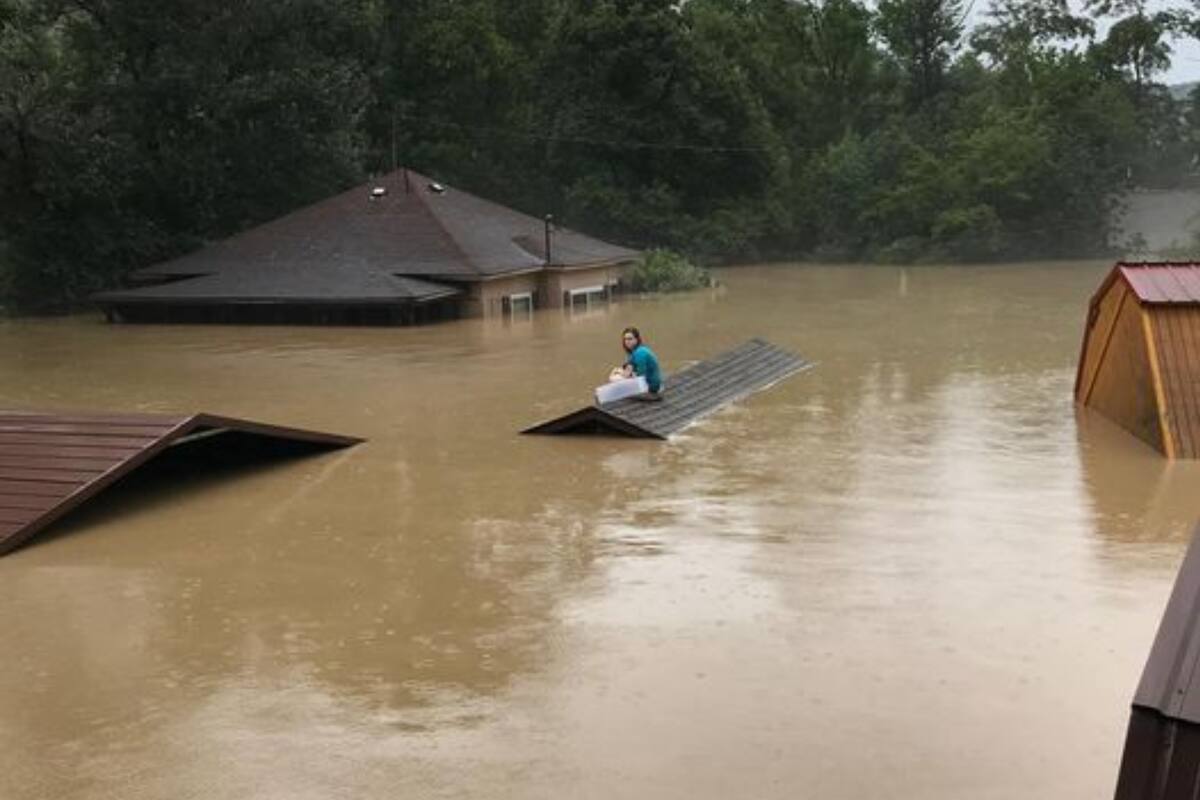 Una adolescente de Kentucky logró salvarse junto a su perro durante las inundaciones que han cobrado la vida de más de 30 personas en la región