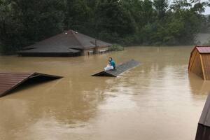 Una adolescente de Kentucky logró salvarse junto a su perro durante las inundaciones que han cobrado la vida de más de 30 personas en la región