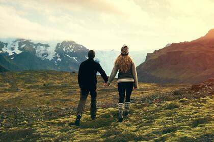 Una aerolínea low cost de Islandia busca a dos personas para mudarse y viajar gratis por el mundo mientras producen contenido y consejos de viaje para su sitio