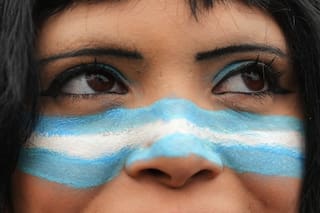 Argentinos salen a las calles para homenajear a selección pese a derrota en final del Mundial