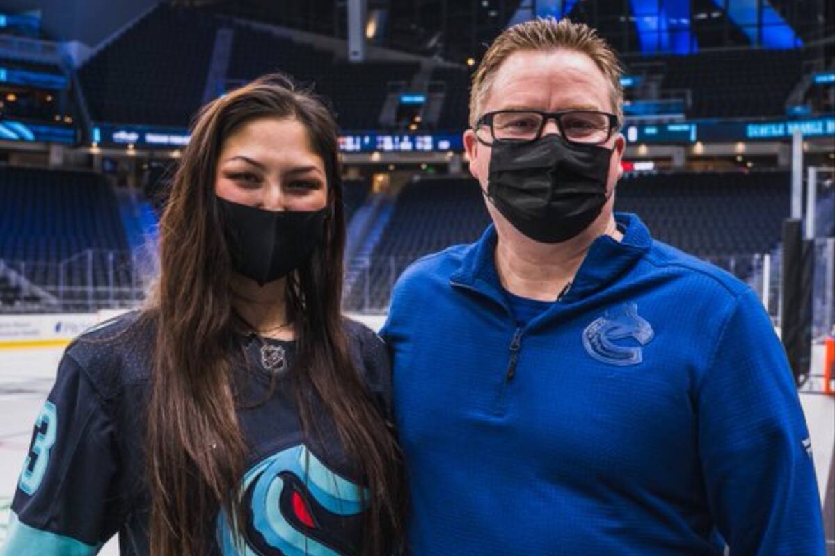 Una aficionada le salvó la vida a un auxiliar técnico de un equipo de hockey gracias a un mensaje