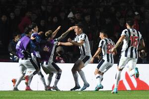Una alegría eufórica, quizás impensada tiempo atrás: tras imponerse como visitante a Colón, Talleres está en los cuartos de final de la Copa Libertadores de América.