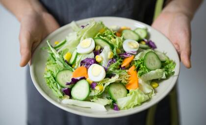 Una alimentación balanceada a lo largo de la vida ayuda a prevenir la malnutrición (Imagen ilustrativa)