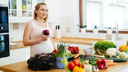 Una alimentación rica en nutrientes es fundamental durante el embarazo