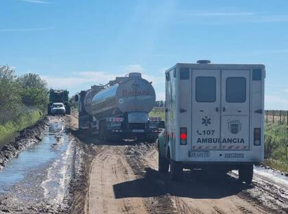 Una ambulancia que acudió a auxiliar a una persona en el campo