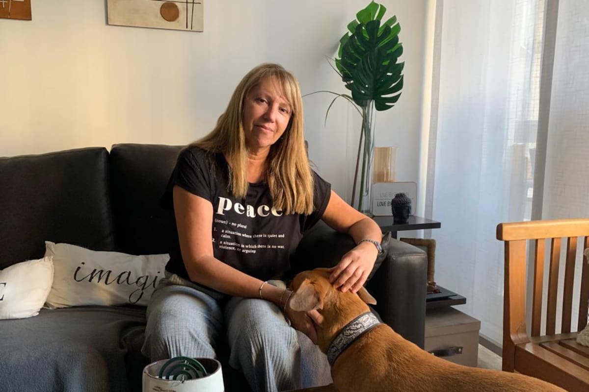 Una amiga le regaló a Carolina Menéndez un porta espiral hecho en cerámica para cuidarse de una nueva infección de dengue