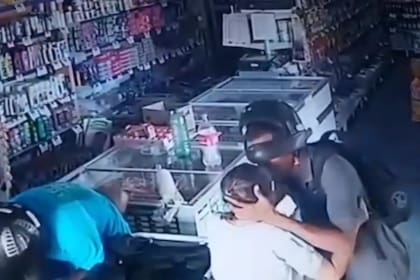 Una anciana quedó envuelta en el asalto.